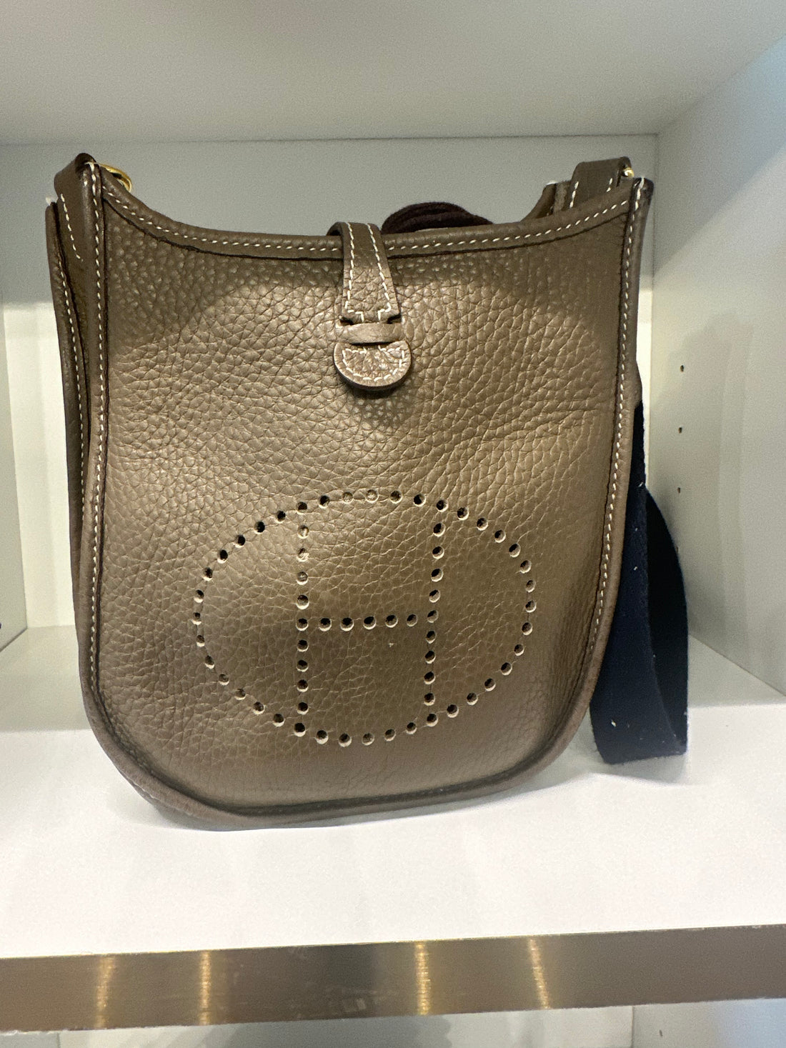 Hermès Evelyne PM Taurillon Clemence Etoupe with Navy Canvas Strap and Gold Hardware Preloved