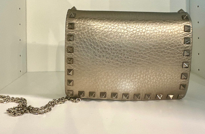 Valentino Garavani Rockstud Wallet on Chain Metallic Leather Gold with Gunmetal Hardware