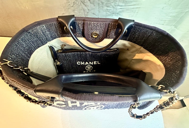 Chanel Deauville Small Tote – Bleu Foncé/Blanc (Dark Blue/White)
