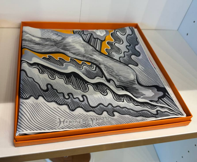 Hermès Scarf 90 cm 100% Silk Cheval Sirene 8 PL/J Anne D’OR /Gris/Rose (new)