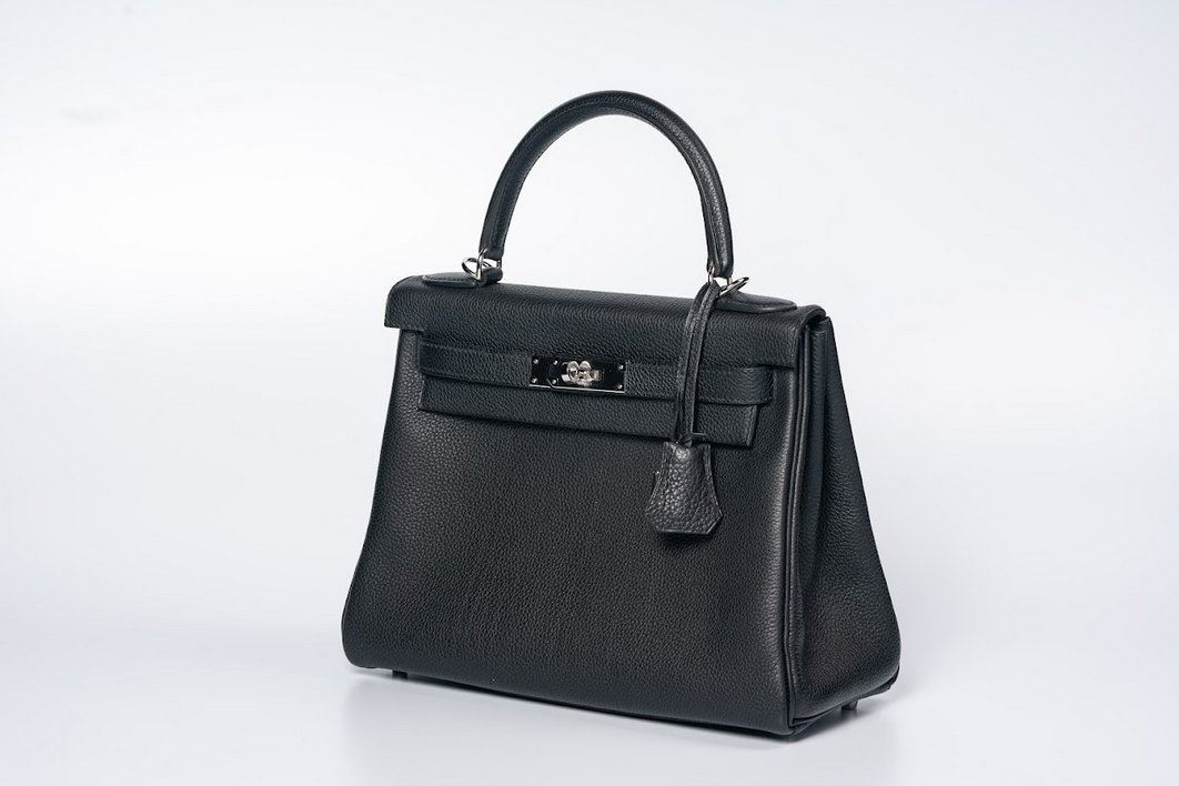 Hermès Kelly 28 Retourne Togo Black Palladium Hardware Top Handle Shoulder Bag