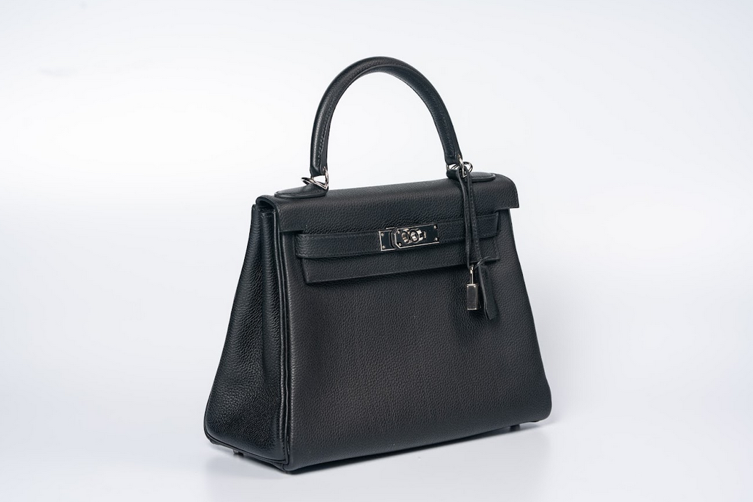 Hermès Kelly 28 Retourne Togo Black Palladium Hardware Top Handle Shoulder Bag