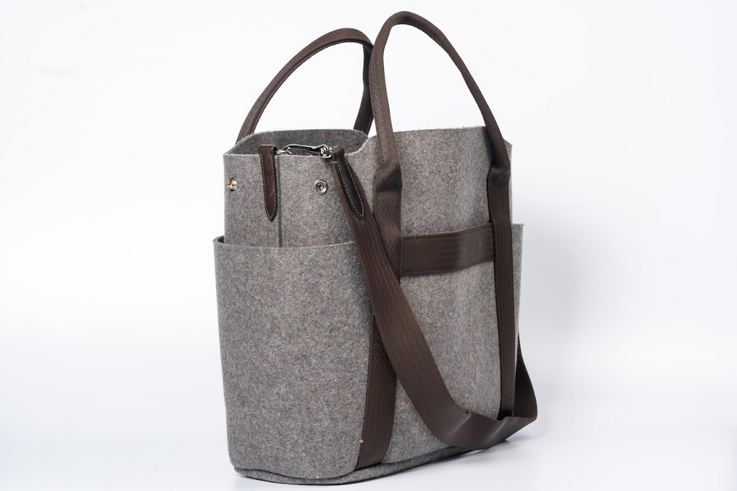 Hermès The Grooming Bag, Sac de Pansage Brown Leather, Grey Wool, Palladium Hardware