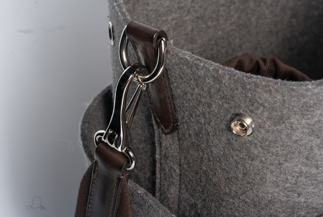 Hermès The Grooming Bag, Sac de Pansage Brown Leather, Grey Wool, Palladium Hardware